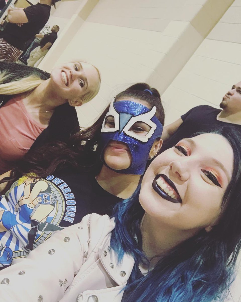 somehow this photo from 2018 is the only pic @Shazza_McKenzie and I have together. happy birthday to the best gal ever. 💖💖 …hmm, I wonder where FaceBrooke is…