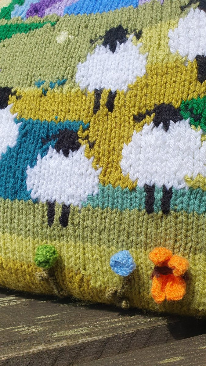Good evening #networkWithThrive I've had a good week,  Stylecraft Yarns featured my Suffolk sheep & Rainbow cushion cover this week,  it is knitted with beautiful Yorkshire sourced wool & its ready to post 🐏🦋⚘️🌈
TheYorkshireGreySheep.co.uk