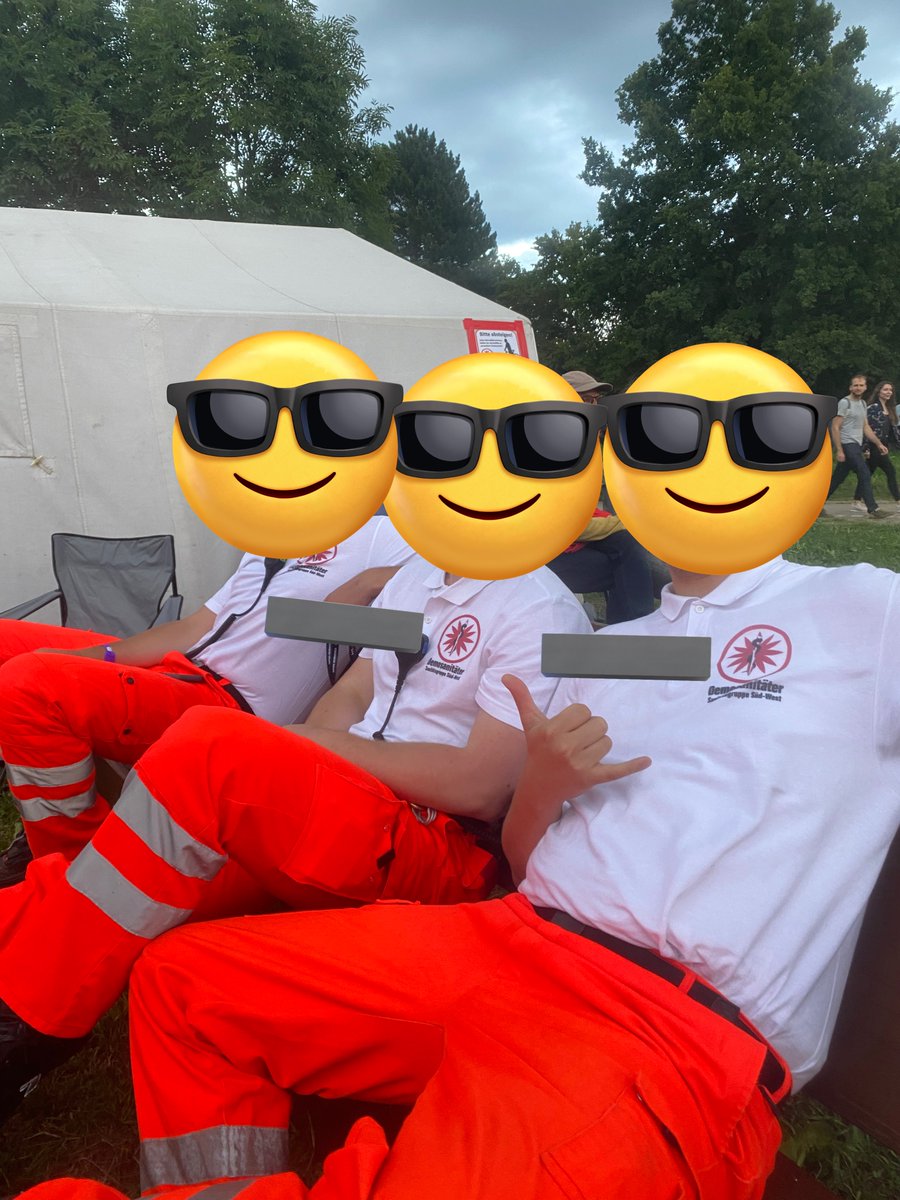 ncom_revolution's tweet image. Idiotentrio vollständig 
@D3adC4ke @PolyIntox @c_jakob_k (v.r.n.l.)
Bei @demosanitaeter