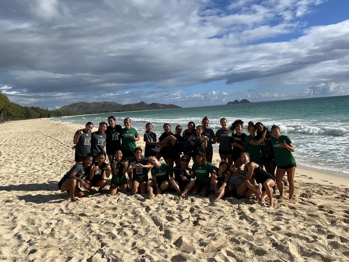 Nothing like starting the day with a little beach work out! #GoBows #SISTAHHOOD #HowWeRoll #luckywelivehawaii