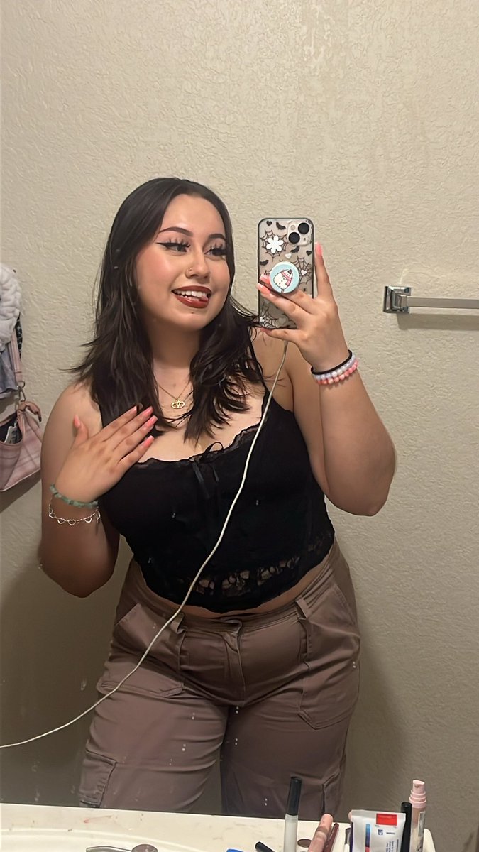 𝔪𝔢𝔩𝔦𝔫𝔞 tweet media