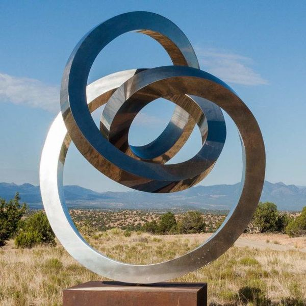 fawaz_arted's tweet image. #الفن_حول_العالم
النحات الامريكي جينو مايلز Gino Miles عاش في ايطاليا 10 سنوات يحمل البكالوريوس والماجستير ودرس في جامعة إيطاليا وفي أكاديميا بيلا أرتي.
اعمال جينو كبيرة وصغيرة والصغيرة الحجم مقطوعة ومُلحومة يدويًا من الفولاذ المقاوم للصدأ والبرونزية. كل عمل هو قطعة قائمة بذاتها.