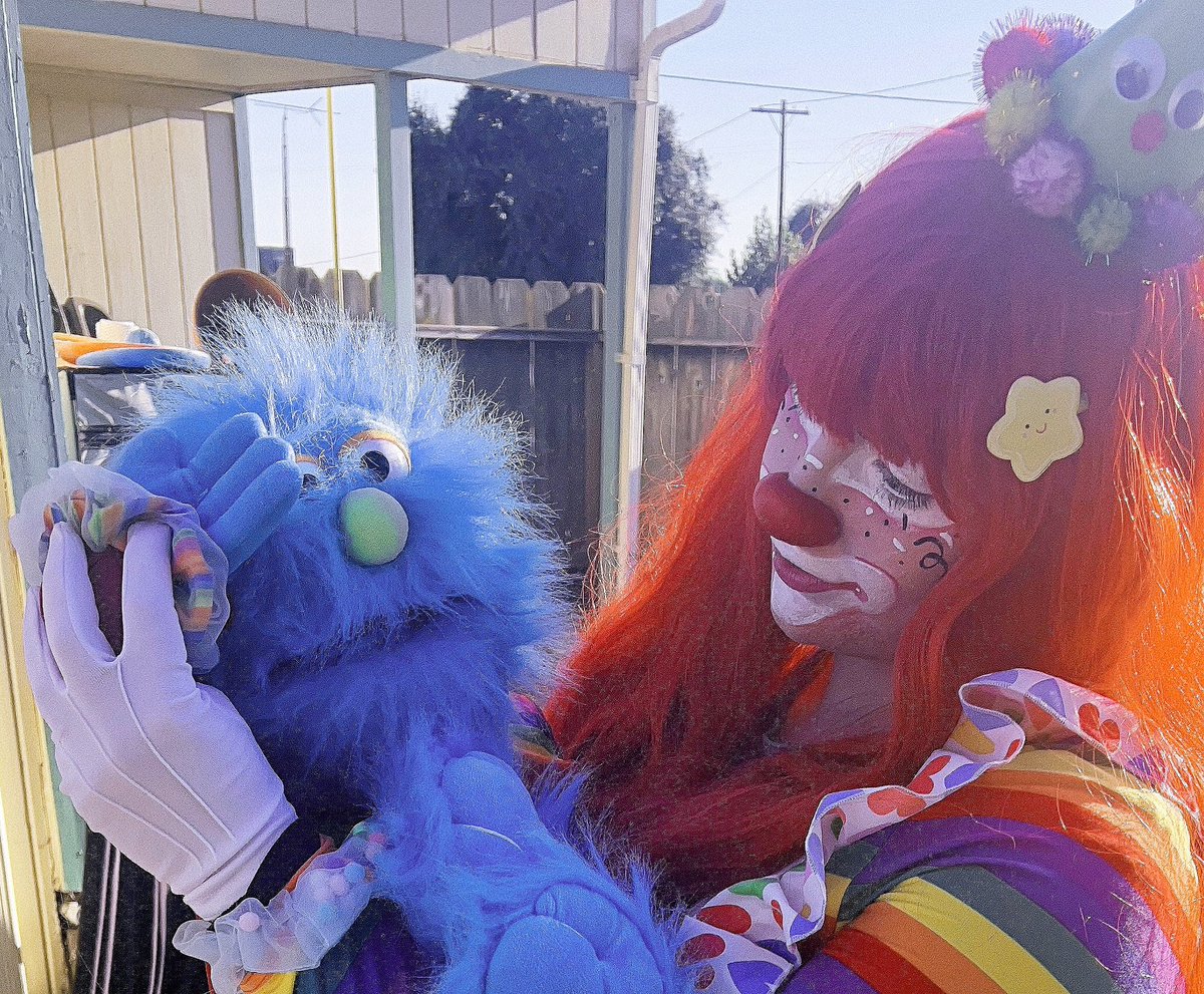 bouncyclown's tweet photo. This is my favorite picture taken of me ever bc right when it was taken someone said “you look at that puppet like it’s your son” LMAO https://t.co/aApc8ZQrET