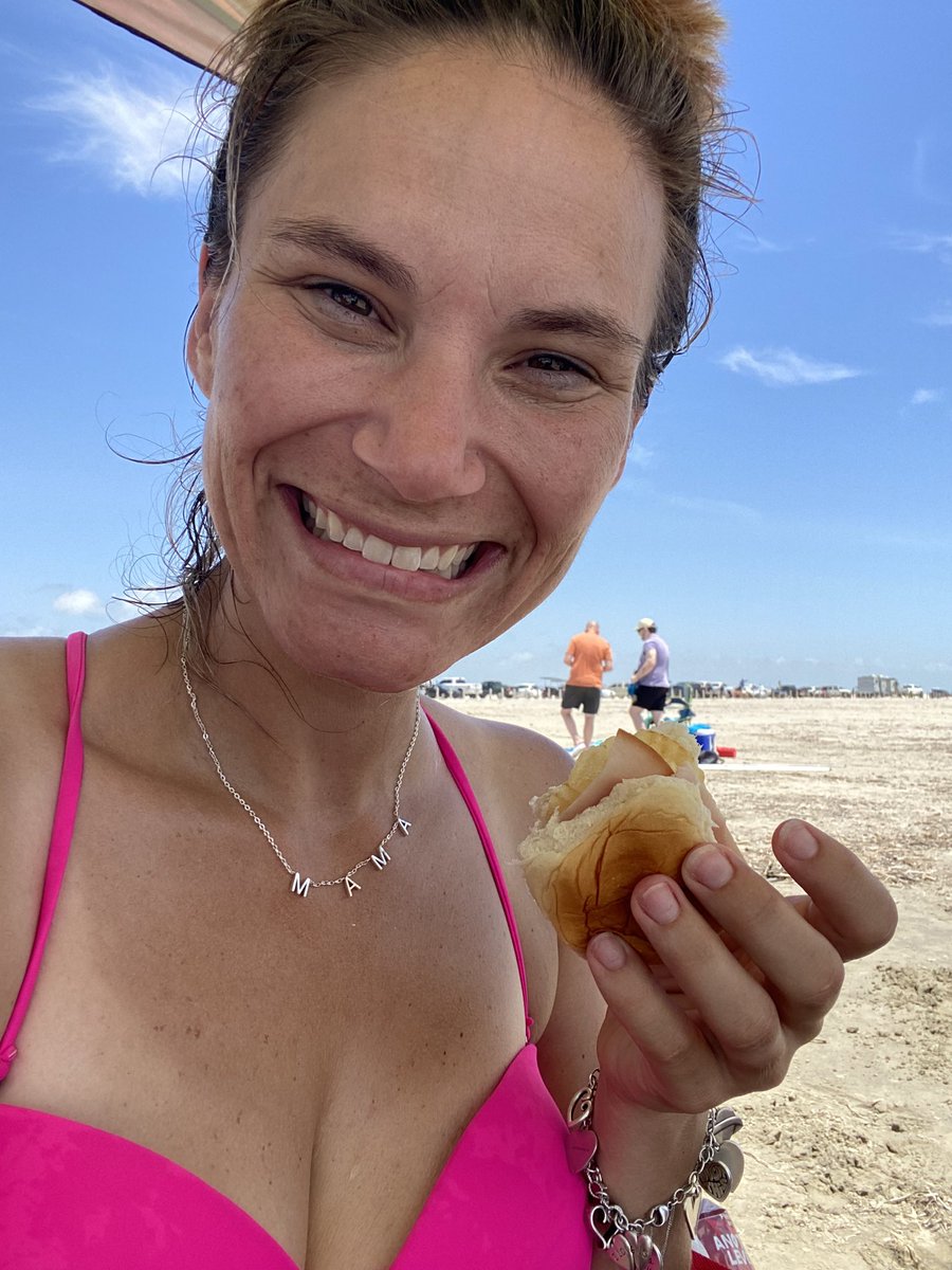 mrs_shoemake's tweet photo. Picnics on the beach #starSelfie @NISDMichael https://t.co/AI6X6MdJ79