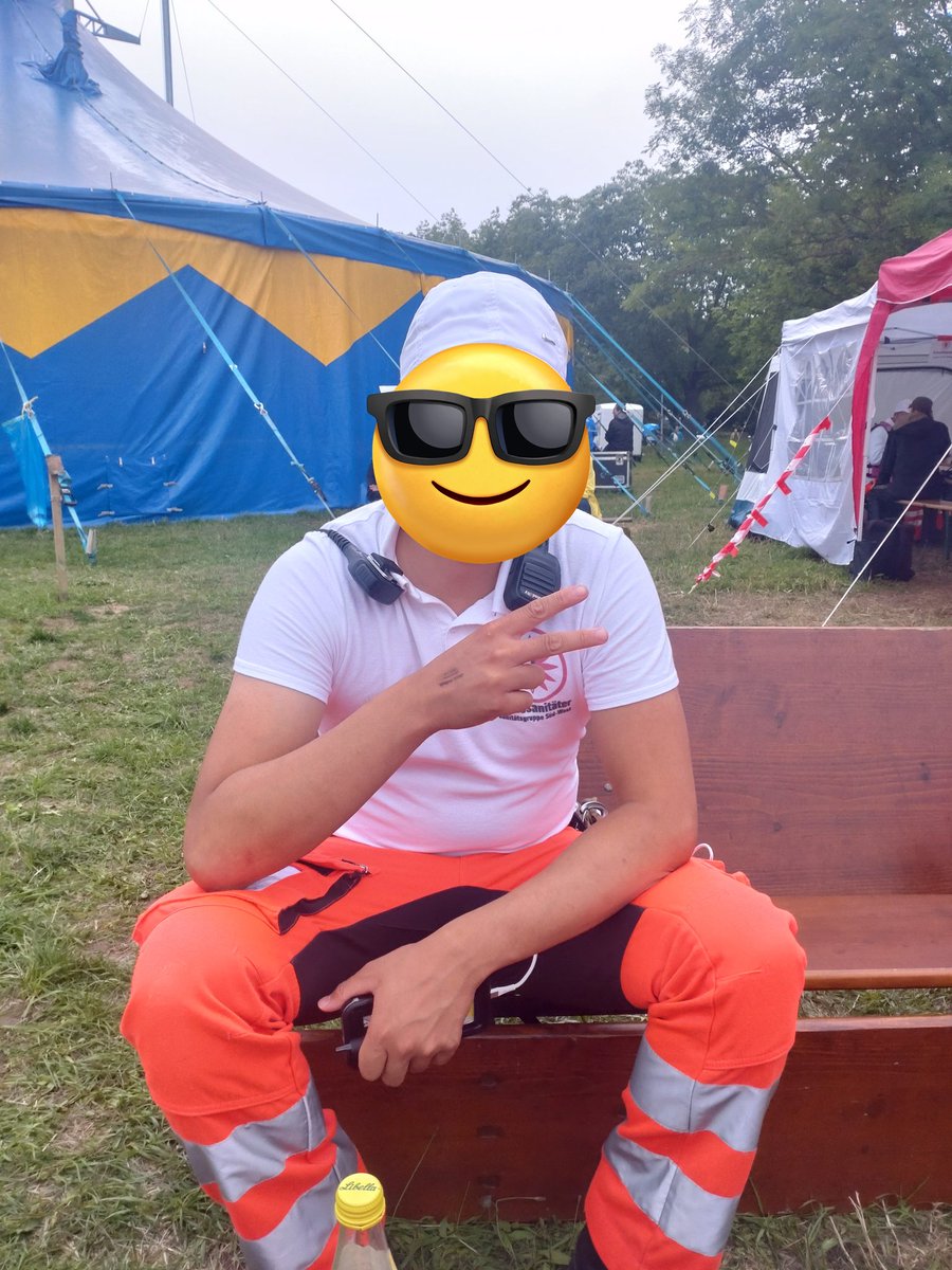 PolyIntox's tweet image. POV: Dein Einsatzleiter hat n Abschluss in Singen, Klatschen &amp;amp; Tanzen