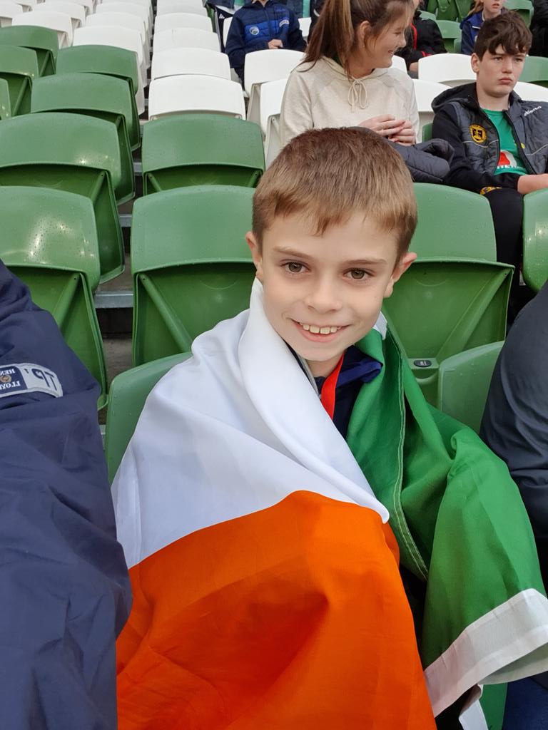 StevenRCFox's tweet photo. #SHOULDERTOSHOULDER #IREvITA #TEAMOFUS https://t.co/6u0Cgp7PZL