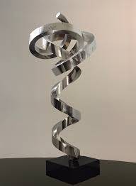 fawaz_arted's tweet image. #الفن_حول_العالم
النحات الامريكي جينو مايلز Gino Miles عاش في ايطاليا 10 سنوات يحمل البكالوريوس والماجستير ودرس في جامعة إيطاليا وفي أكاديميا بيلا أرتي.
اعمال جينو كبيرة وصغيرة والصغيرة الحجم مقطوعة ومُلحومة يدويًا من الفولاذ المقاوم للصدأ والبرونزية. كل عمل هو قطعة قائمة بذاتها.