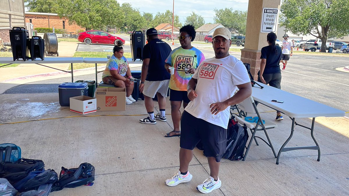 We still got some backpacks left! We’ll be out here for another 45 minutes! Cameron Baptist Church east parking lot!

#nolongershady