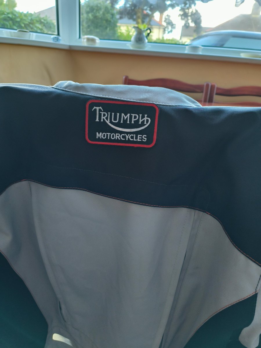 PhilippaFord1's tweet photo. ☔day today so getting in some prep including repairing my jacket #triumph Managed to get the 50 skips in before settling down to the rugby - with a bit of ironing whilst watching! C'mon Scotland! 😀 @ClaireRonald @katiem_wilkie @AlexMacKenzie11 https://t.co/vrZG0zZEXx