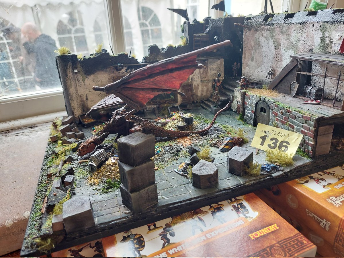 GQuail's tweet photo. Went to @WargamesFoundry for the 10th annual #Oldhammer gathering "BOYL"
As ever the painting contest had some amazing figures including an appearance by Scotland's own @Sughammer.
Also played my first epic 40k in about 2 decades with @wartrader .
#bruhammer https://t.co/Ij0WR8pXYI