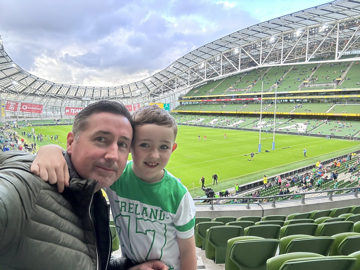 spcox19811's tweet photo. #shouldertoshoulder come on Ireland https://t.co/CAQbPhI0df