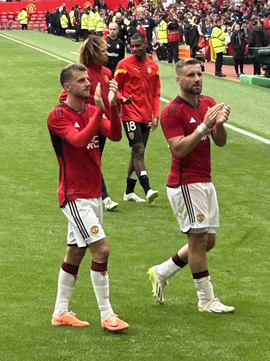 matthewison29's tweet photo. Good day at @ManUtd Old Trafford and always good to see new signings to strengthen the squad. Credit to the @RCLens fans who were amazing! #MUFC 🇾🇪 #BaldIsBest https://t.co/ybIZN13sFJ