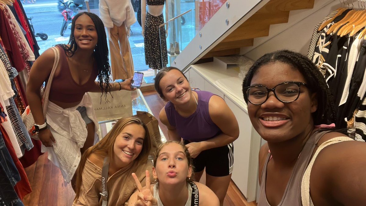 ReeseORob1's tweet image. Photos from our 🇧🇷 tour. Loooooved it ❤️🖤