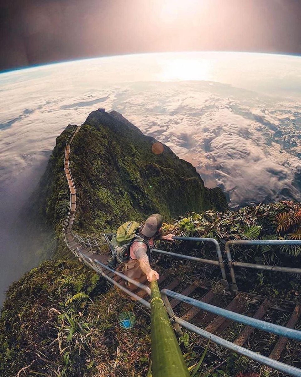 uberplanet's tweet image. The Stairway to Heaven, Honolulu, Hawaii 

Credit : @jerre_stead