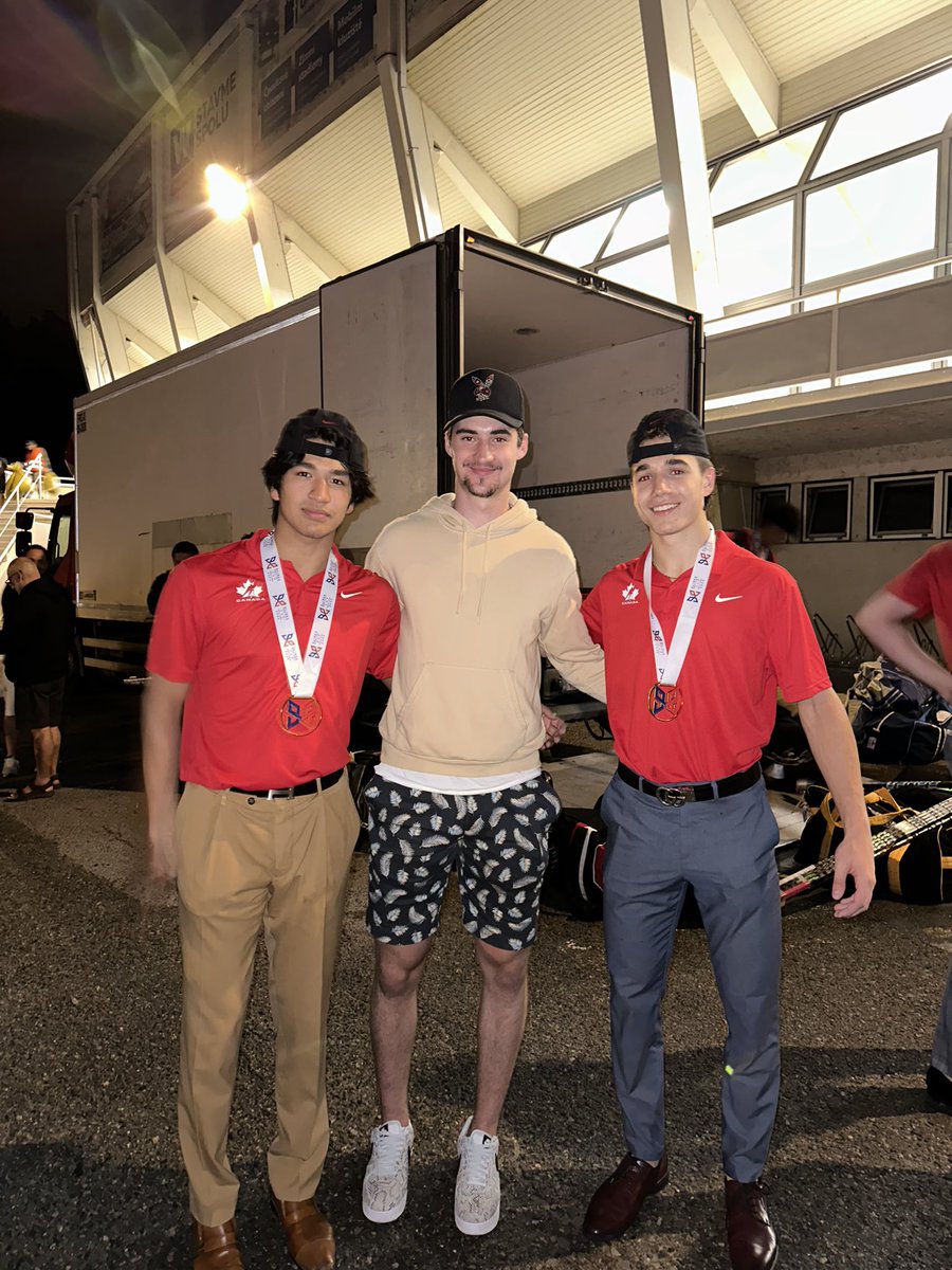 SpiritHockey's tweet photo. Things we love to see ❤️ Sapo supporting Misa and Parekh at #HlinkaGretzkyCup https://t.co/nwny999Ss2