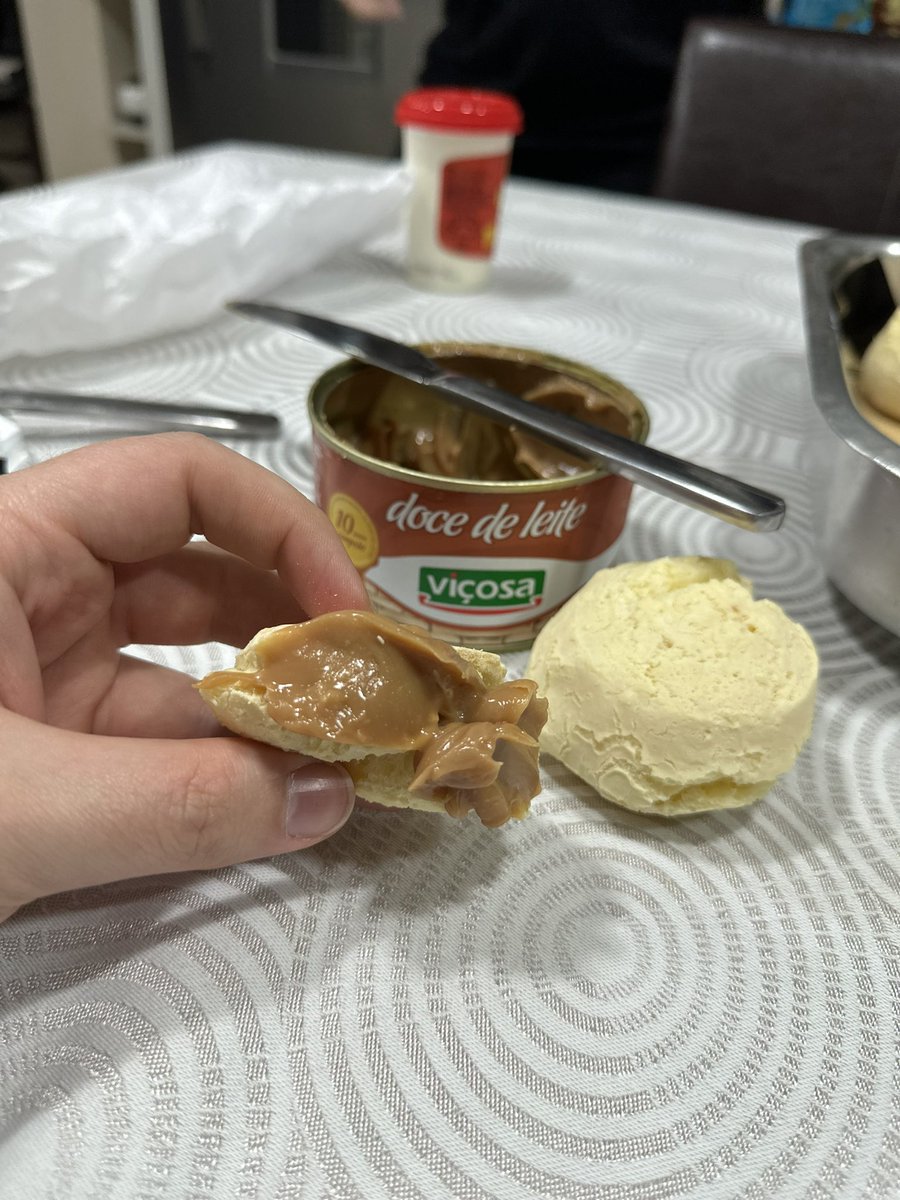 chefdangalhardo's tweet photo. Pão de Queijo com Doce de Leite.

Correto? https://t.co/Vl5JYPCb3R
