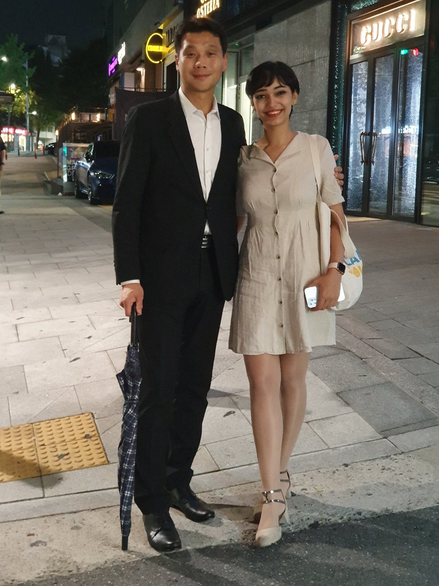 AmbJWHong's tweet photo. 주이집트 대사관과 함께 환경 관련 로고를 디자인하기도 했고, 현재는 한국에서 패션모델 겸 K-할랄 푸드 홍보대사로 활동중인 Mena Ayman 씨!! مبروك 🙏🙏 https://t.co/56QwBZNUGd