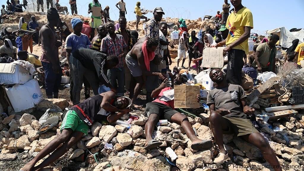 Refugees in Tunisia tweet media