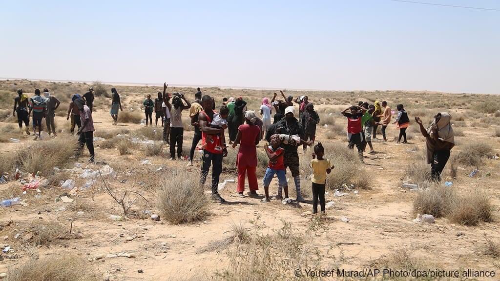 Refugees in Tunisia tweet media