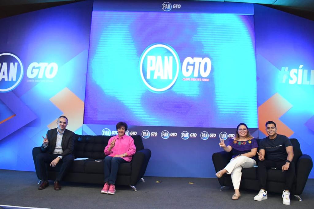AnitaEsquivelMx's tweet photo. Presente en el Seminario de Campañas Políticas Digitales para Jóvenes. 🔵✌🏻
En #AcciónNacional seguimos brindando las herramientas necesarias rumbo al 2024. #SiLeSabe https://t.co/YHIqsF60Gu