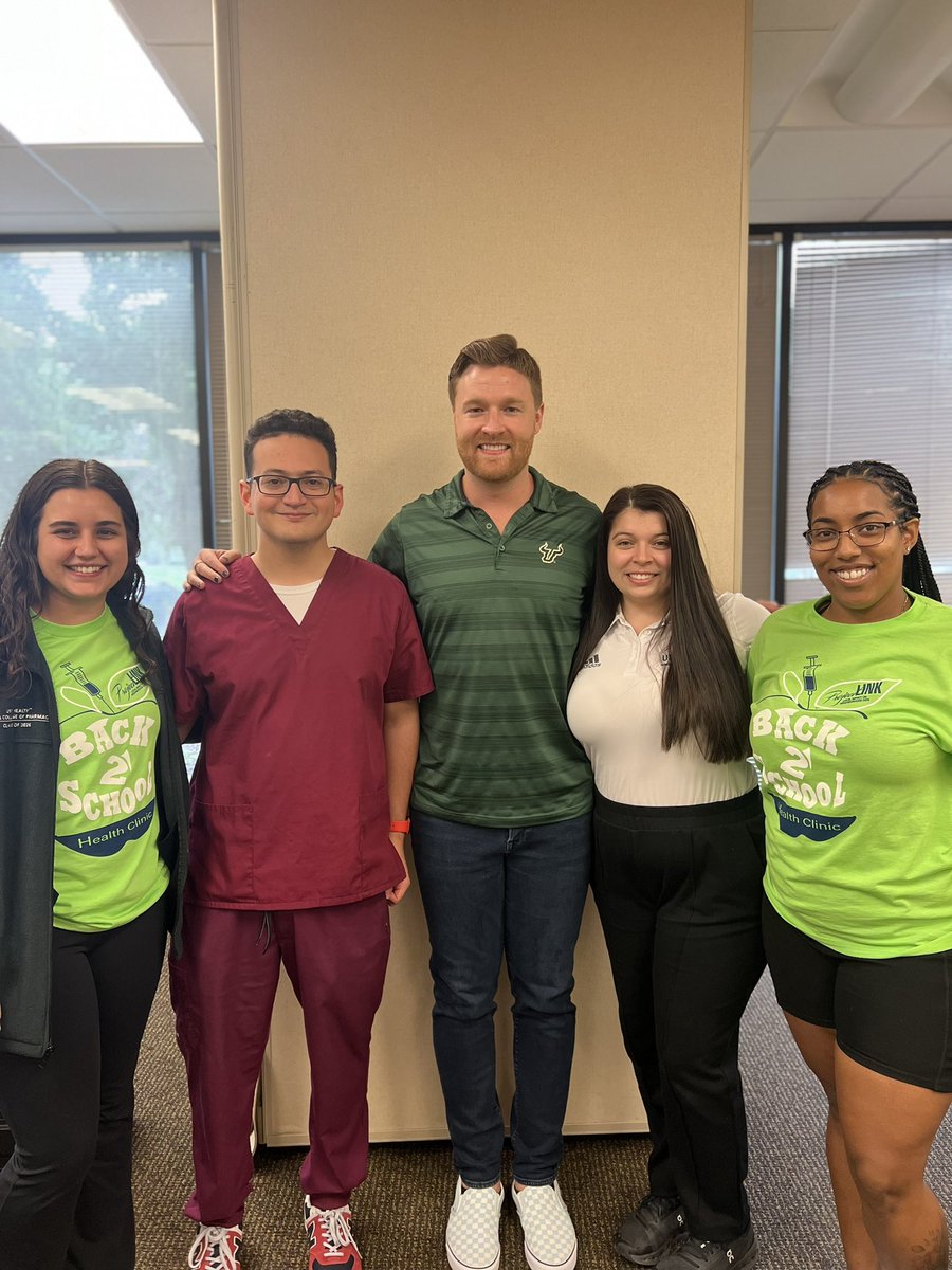 kastle1's tweet photo. Had a great time volunteering at the #Back2School vaccination event with the @DOHHillsborough! The @USFCOP #APhAASP chapter helped vaccinate over 100 kids today! @HealthyFla @CityofTampa @USouthFlorida @pharmacists https://t.co/FMquKQkz2w