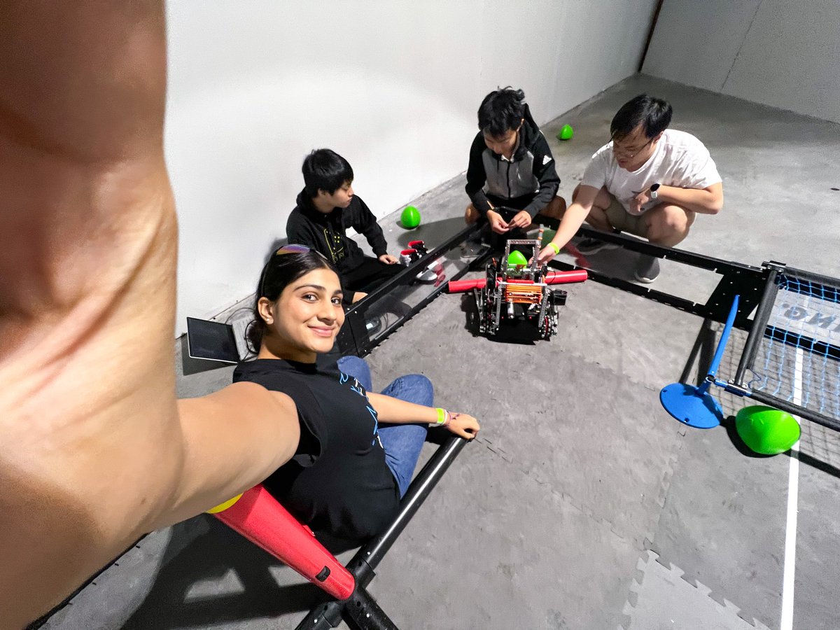 mallofamerica's tweet photo. One of our NCAT #ExperienceSTEAM social winners, Checkmate Robotics is crushing the competition! πͺ https://t.co/XIGxaqPNg9
