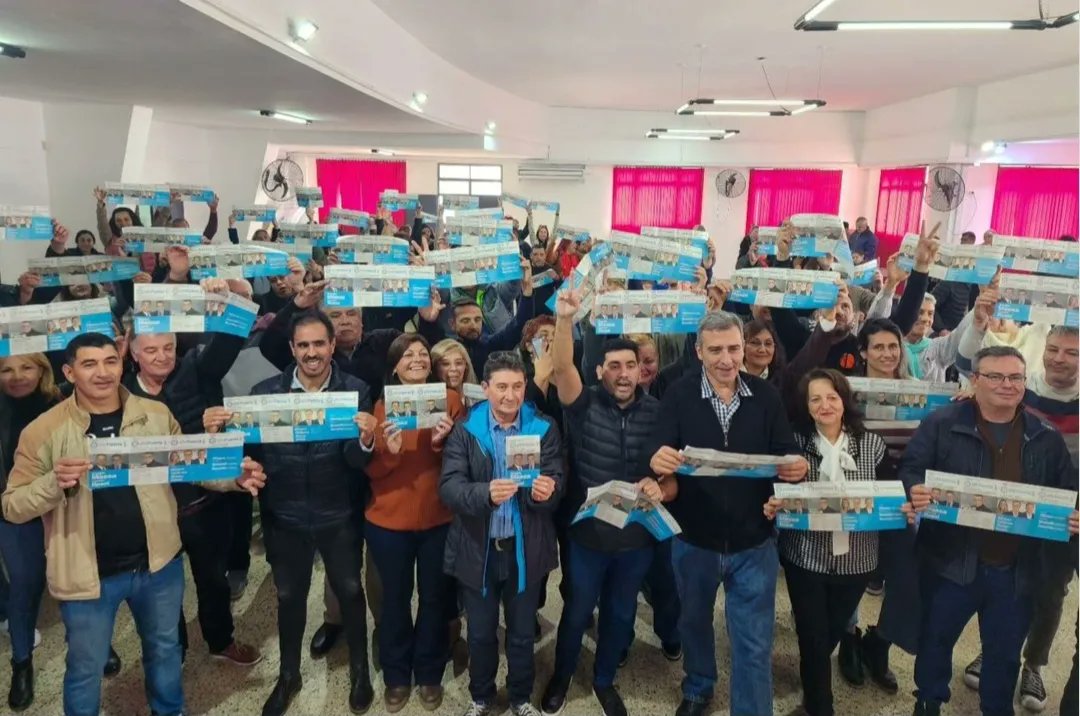 jonyetorres's tweet photo. #SantaFe Plenario de compañeras y compañeros de toda la pcia que apoyan el proyecto que encabeza Sergio  Massa.En Santa Fe, el domingo 13 votamos Sergio Massa Presidente!
@unionxlapatria
@FrenteRenovador
@SergioMassa
@gerpmartinez

#DefenderALaPatria 
#EnTusManos https://t.co/LwRFIKtuwX