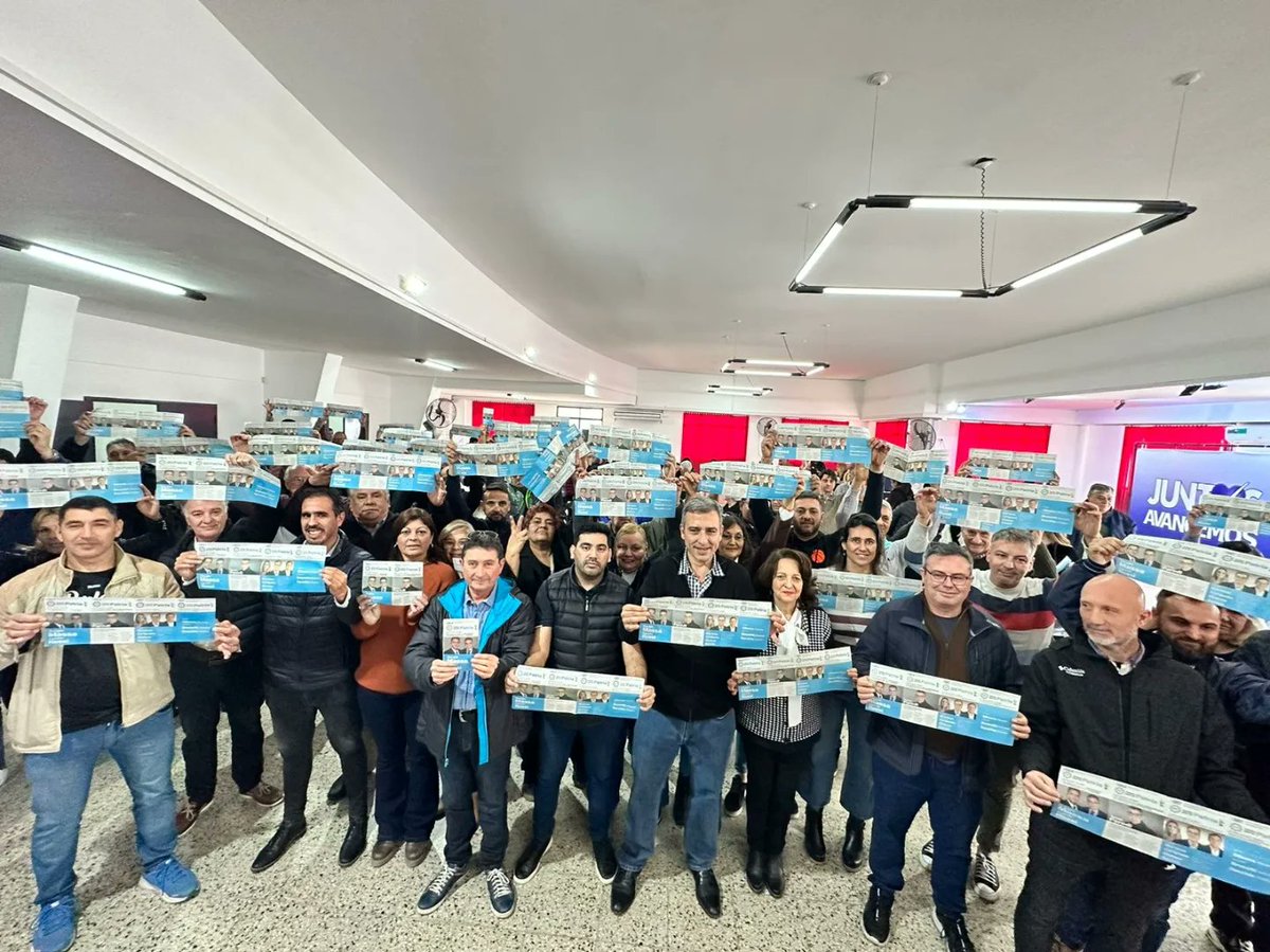jonyetorres's tweet photo. #SantaFe Plenario de compañeras y compañeros de toda la pcia que apoyan el proyecto que encabeza Sergio  Massa.En Santa Fe, el domingo 13 votamos Sergio Massa Presidente!
@unionxlapatria
@FrenteRenovador
@SergioMassa
@gerpmartinez

#DefenderALaPatria 
#EnTusManos https://t.co/LwRFIKtuwX