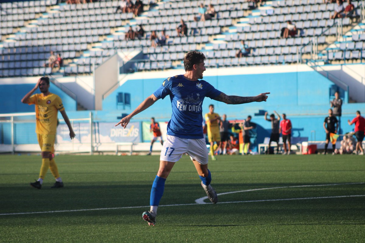 🤩 Bona pressió d'<a href="/ebaldeh9/">Elhadji Baldeh</a>, passada cap a <a href="/RogerPeris/">Roger Peris Noé</a> i el gol de l'empat!

#️⃣ #GramaOlot | #SomLaGrama