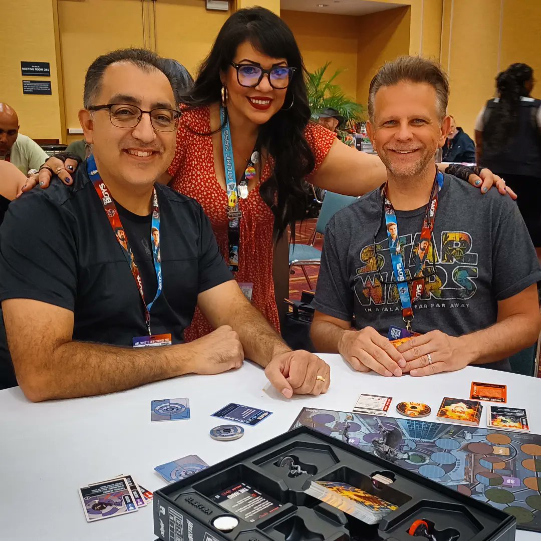 Elle_FireSpray's tweet photo. Played a game of Unmatched with my new friends Dan and Julio. I might have to get this one (and paint the minis!!!) it was a lot of fun!
#teamMoonKnight #unmatched #gencon @RestorationGame #marvel #boardgames #boardgamesofinstagram #firstplay https://t.co/2A59yw9AIG