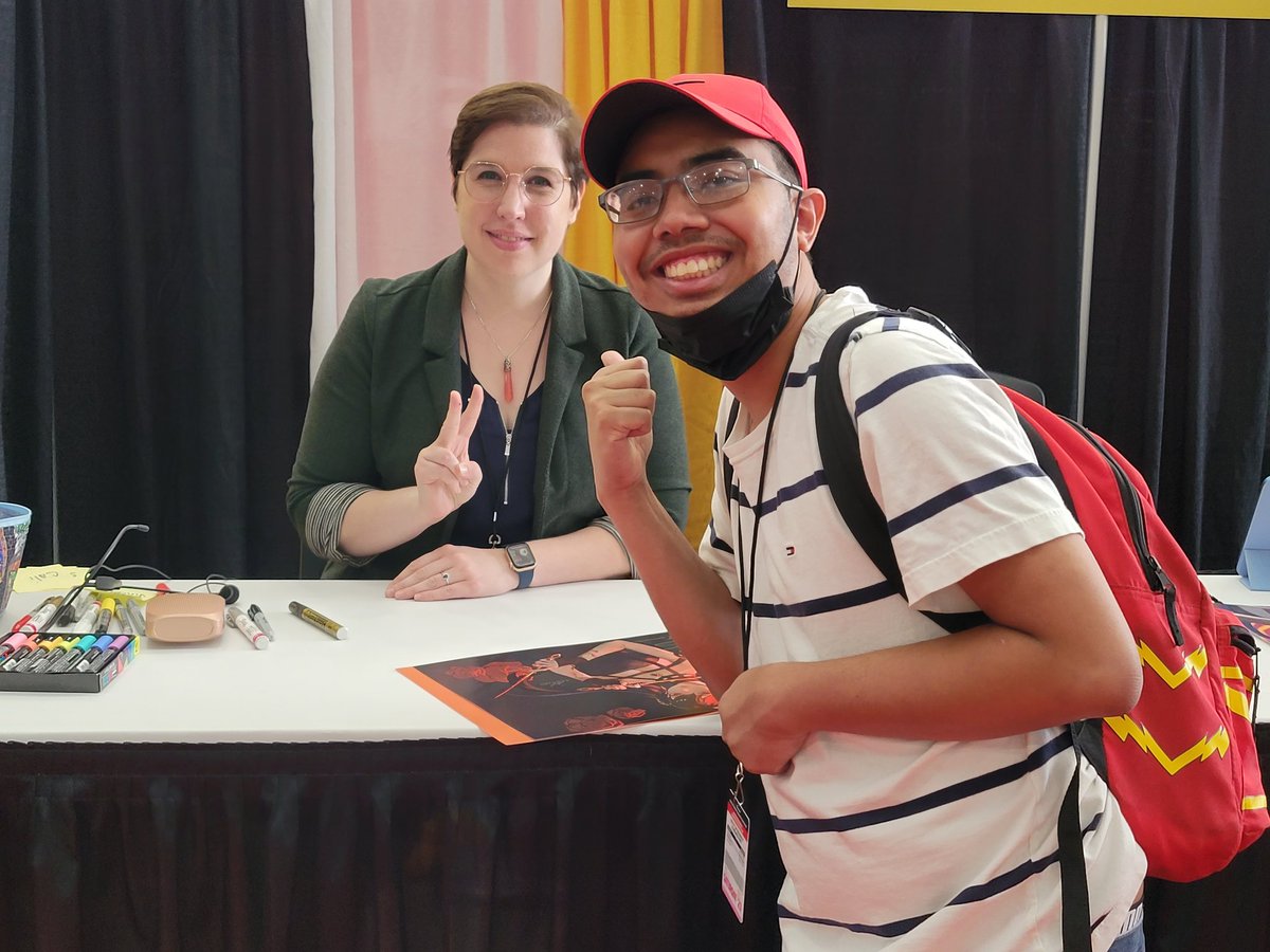 VincentSophuok's tweet photo. I GOT TO MEET THE FORGERS!!!!! #FANEXPOBoston #SPYxFamily #AlexOrgan @18moptop @nvansistine https://t.co/lQ9e5wF0QJ