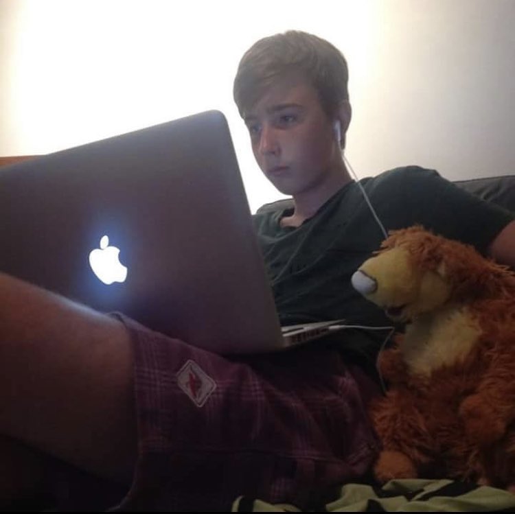 hazswife's tweet photo. me waiting for the dm like https://t.co/O0BZCHeY1z