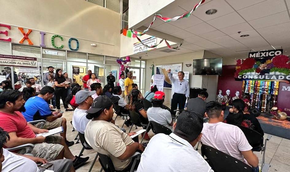 Juansabinesg's tweet photo. En la #JornadaSabatina de hoy platicamos con la comunidad mexicana sobre los efectos de la ley racista SB1718 y de las acciones realizadas y programas de #ProtecciónConsular que la @SRE_mx pone a disposición de las personas mexicanas que lo soliciten.
#ConsuladodePuertasAbiertas https://t.co/elfXoEkxh5
