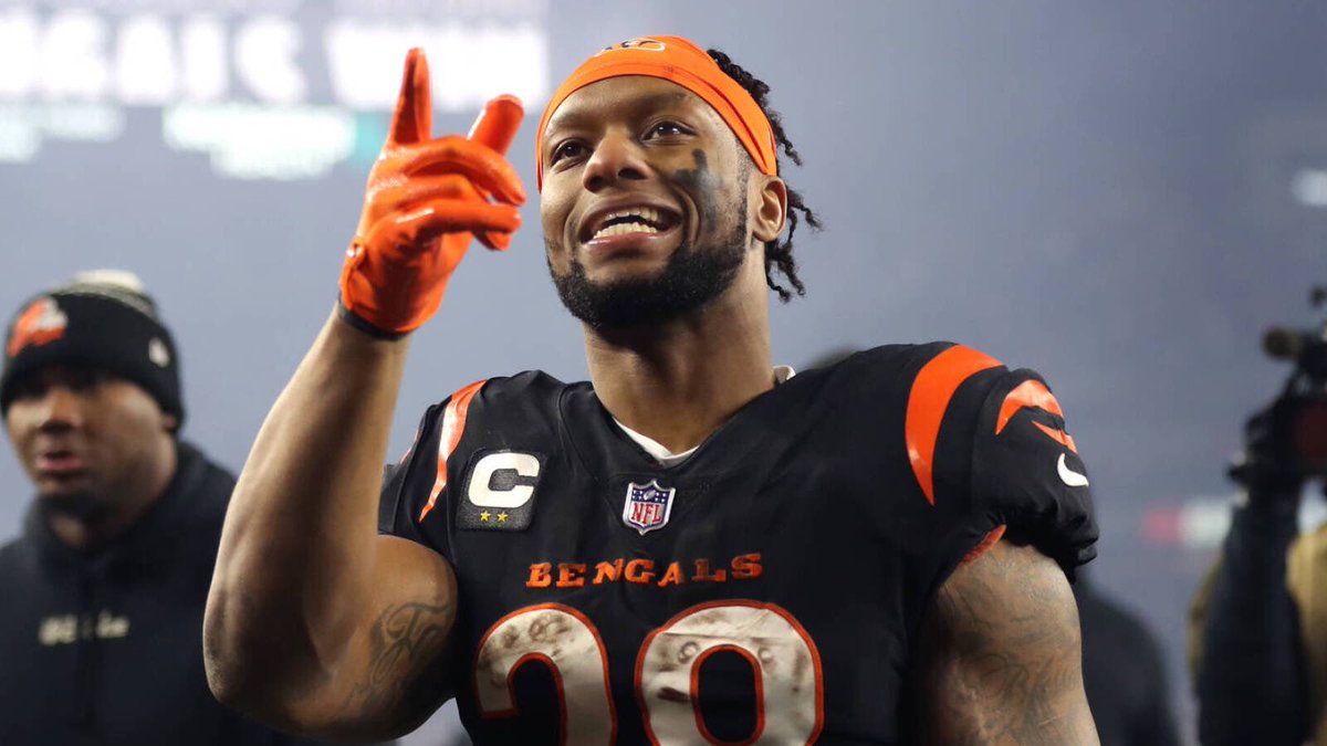 REPORT: The family of the teenager who was shot in Cincinnati #Bengals running back Joe Mixon's property, has filed a lawsuit against Mixon and Lamonte Brewer, per ESPN. 

The alleged shooter was Brewer. The ammunition for the Zavasta M92 gun used in the incident is said to have