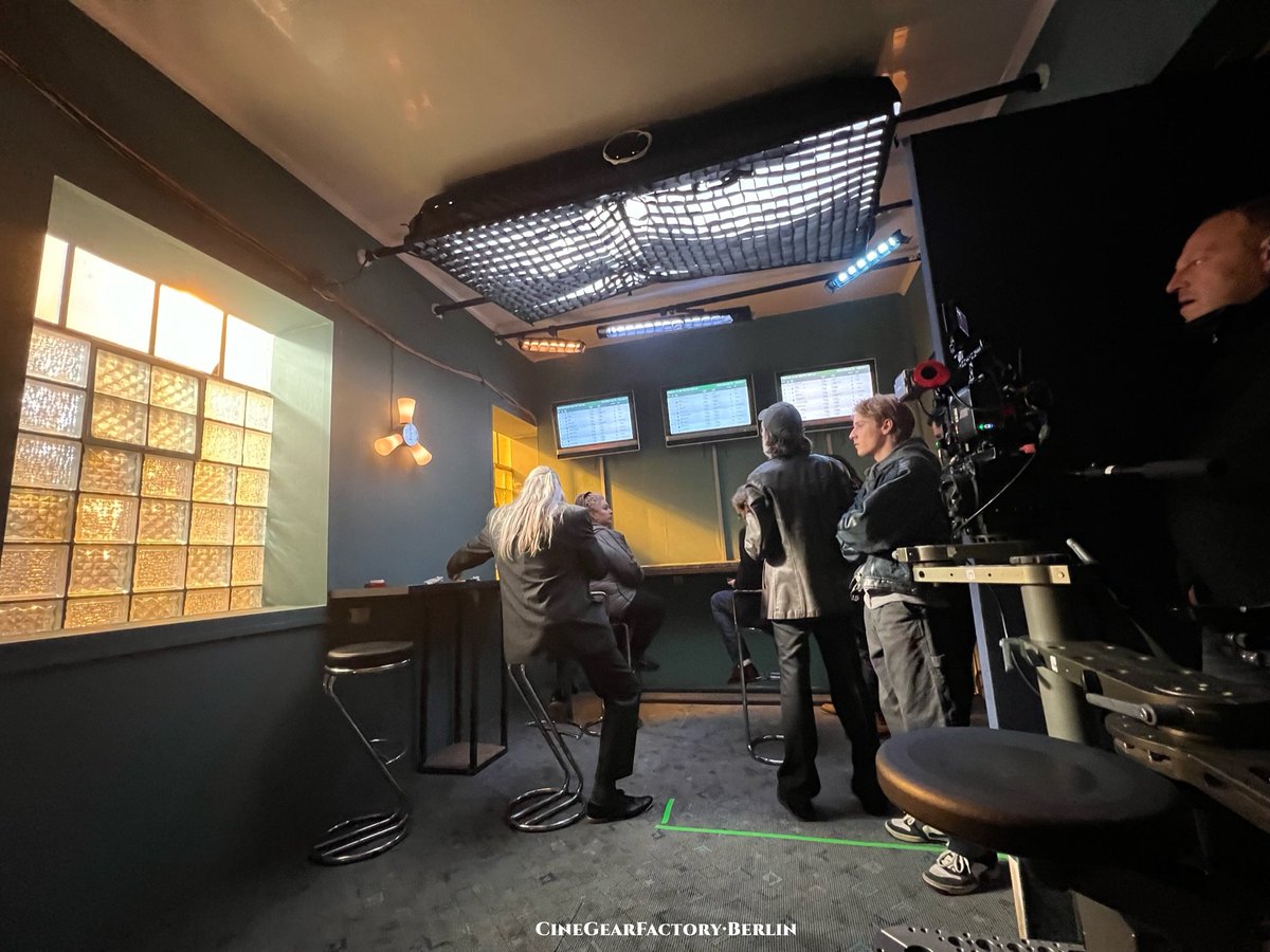 cinegearfactory's tweet photo. ๐๐ข๐ซ๐๐๐ซ๐ฉ๐๐ญ & ๐๐ข๐ซ๐๐ช๐ฎ๐๐ซ๐ working in BerlinยทGermany.
Followโค๏ธ @cinegearfactory
________________________________________
#cinegearfactory #AirLEDCineLite #AirSquare #AirCarpet #filmlighting #videolight #studiolight #movielight #gaffer #bestboy #cinelite https://t.co/0RUHD5Cawr