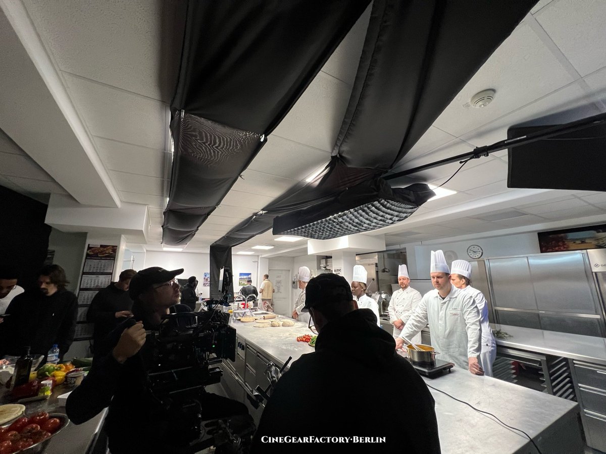 cinegearfactory's tweet photo. ๐๐ข๐ซ๐๐๐ซ๐ฉ๐๐ญ & ๐๐ข๐ซ๐๐ช๐ฎ๐๐ซ๐ working in BerlinยทGermany.
Followโค๏ธ @cinegearfactory
________________________________________
#cinegearfactory #AirLEDCineLite #AirSquare #AirCarpet #filmlighting #videolight #studiolight #movielight #gaffer #bestboy #cinelite https://t.co/0RUHD5Cawr