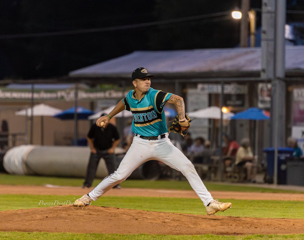 EdentonSteamers's tweet photo. THANK YOU to all our fans for coming out to Historic Hicks Field and supporting us at every game! You can skip the line at the ticket booth tonight by getting your ticket online here: https://t.co/3ZWhjslnb3 
#RollClams #FullSteamAhead https://t.co/bhJxhksEcB