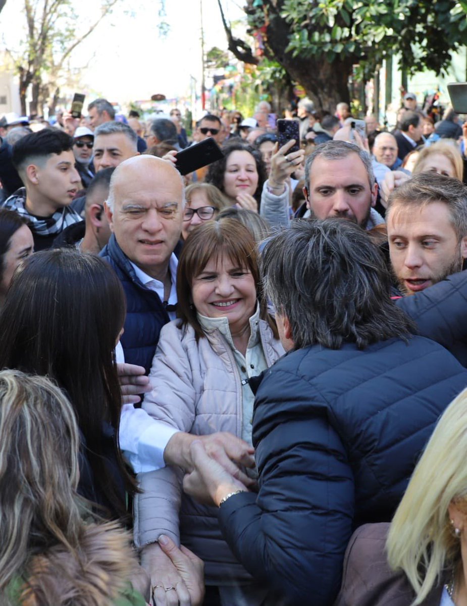 Con <a href="/PatoBullrich/">Patricia Bullrich</a> seguimos sumando la fuerza de los bonaerenses que no quieren seguir viviendo en el pasado. En 📍Morón saben que llegó la hora de cambiar.