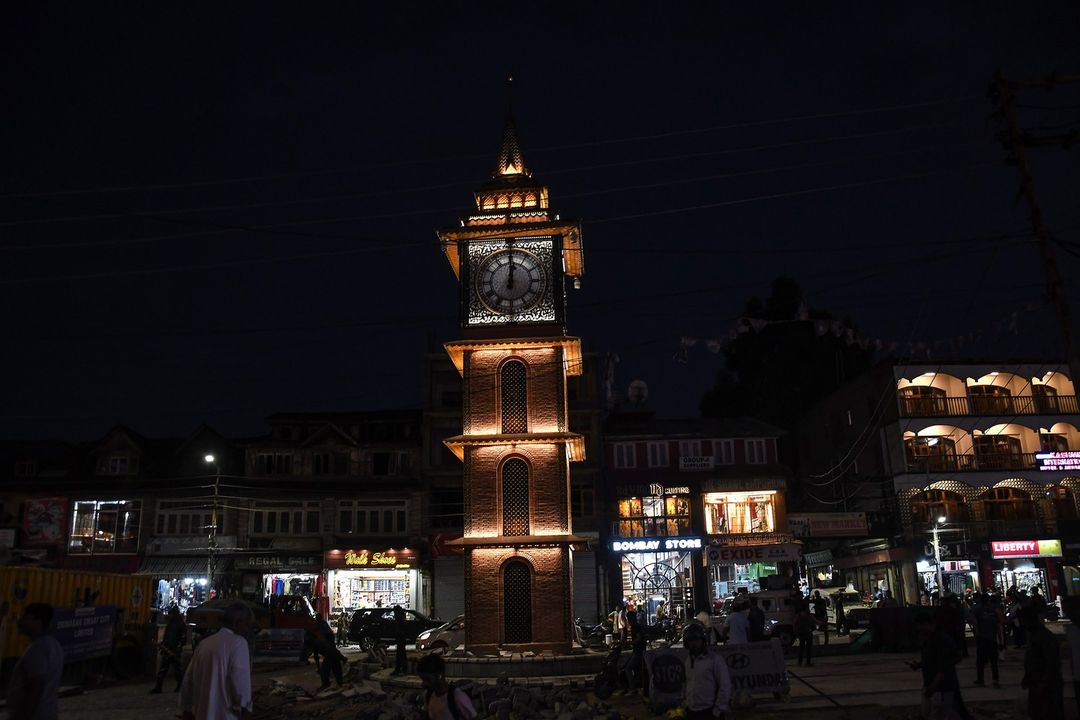 UCFDesignStudio's tweet image. Newly Constructed Ghanta Ghar In Lal Chowk, It's Adjacent Buildings Presenting A Beautiful Look On Friday Evening.
#GhantaGhar #LalChowk #Beautiful #Evening #JammuAndKashmir #Srinagar