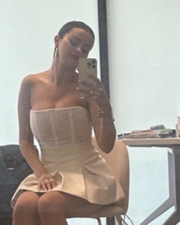 archivesgowmez's tweet photo. when the quality is bad but you’re selena gomez >> https://t.co/1tKuPvKhCD