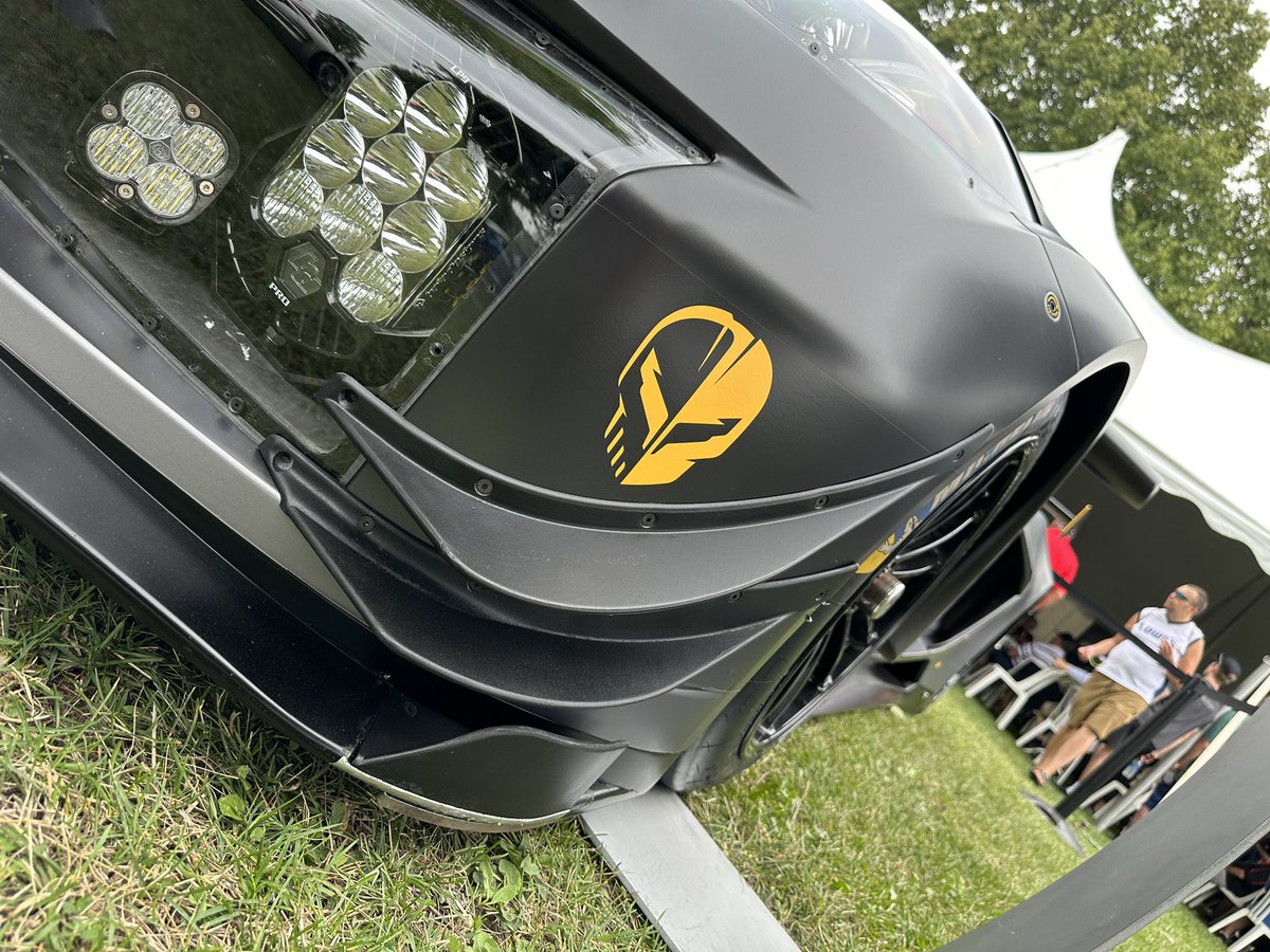 Ladies and gentlemen, I give you the 2024 Corvette Z06 GT3.R in satin black (show car) 🔥🔥🔥