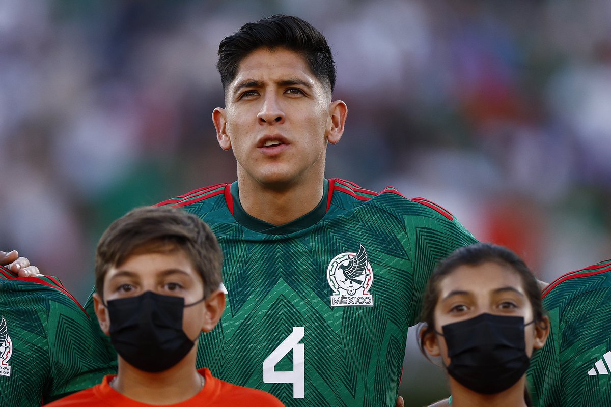 FabrizioRomano's tweet photo. Understand West Ham have just sent first official bid for Édson Álvarez — package around £30m 🚨⚒️🇲🇽

Follows exclusive story yesterday on personal terms agreed.

Negotiations continue between with Ajax.

Édson, ready to fly for medical any moment. https://t.co/0q3ZXLYIsT