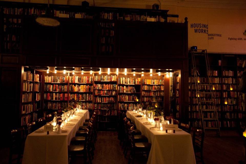 sea_needs's tweet image. First we got my personal favorite, Housing Works Bookstore

Housing Works is an org that helps people living with and affected by HIV/AIDS. They have many thrift stores in the city and this location is also rentable for events like weddings!

📍126 Crosby St, New York, NY 10012