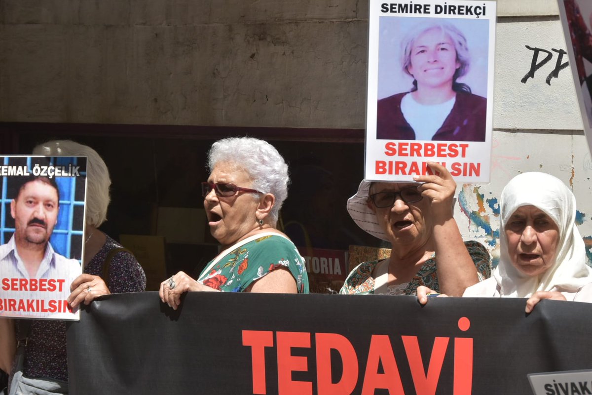 1- 
HASTA MAHPUS 
ŞİVAKAR ATAŞ
SERBEST BIRAKILSIN!
Son 3 ay içerisinde komisyonumuza gelen hasta mahpus başvurularında,  diğer sorunlar yanında mahpuslar özellikle kelepçeli hastaneye sevk ve kelepçeli tedaviye zorlanmaları nedeniyle tedavi olamadıklarını bildirmişlerdir.  ++