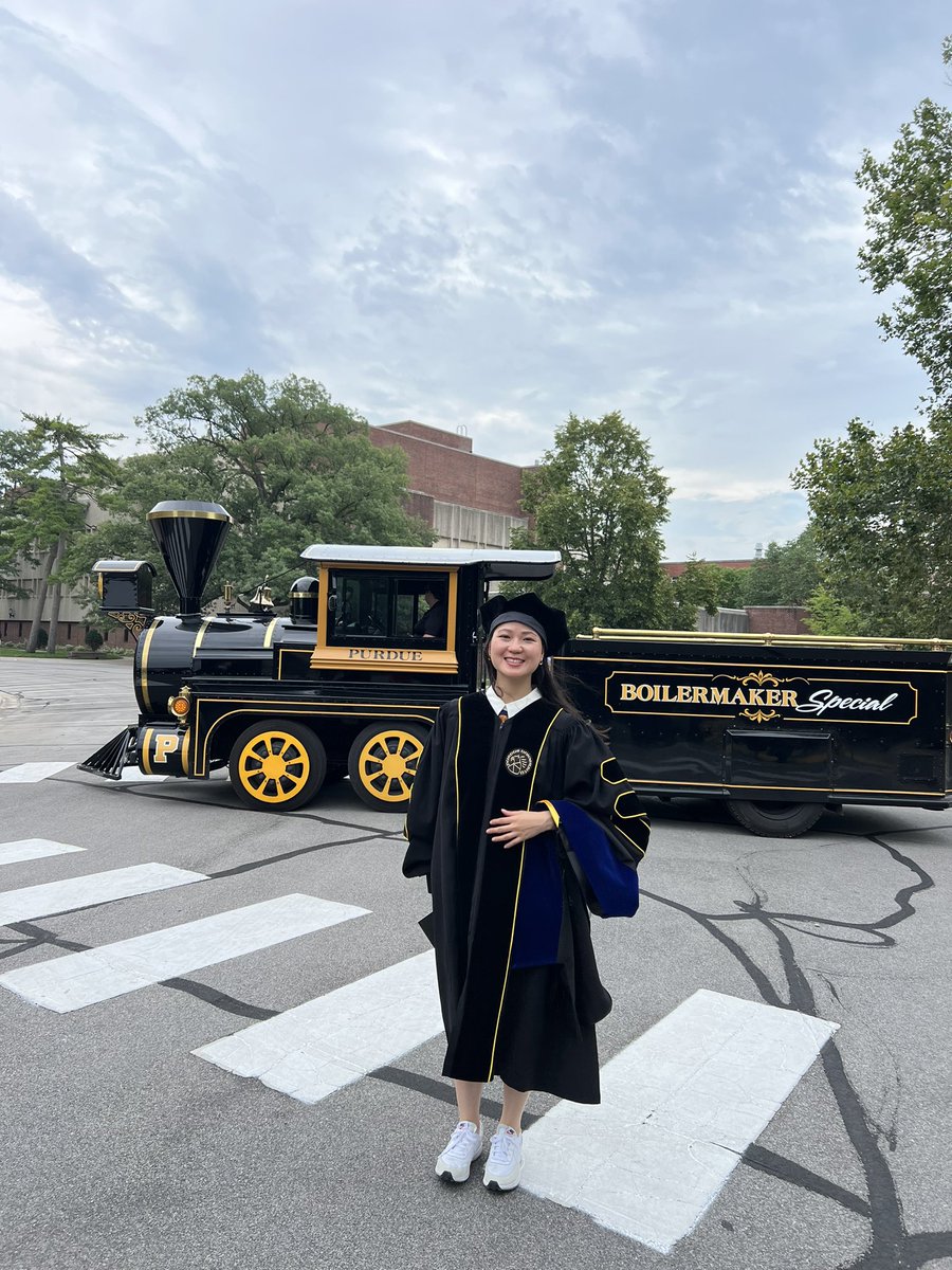 yeolab's tweet photo. Dr. Jianping Wang @wangjennifer0 walks at the 250th commencement ceremony at @LifeAtPurdue . Congratulations! @PurdueIPPH https://t.co/Tcpe7EftNt