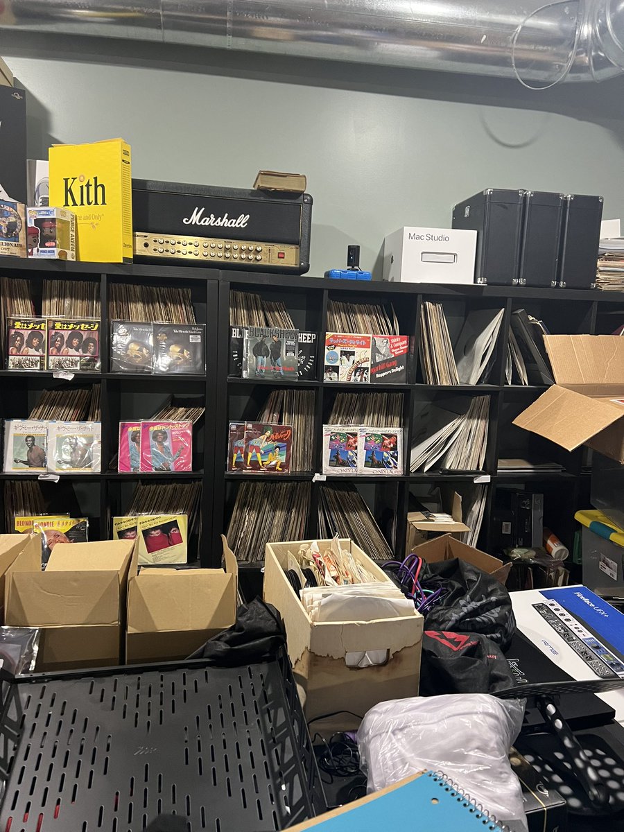 simon_jap's tweet image. この今回のブルックリンの家

目の前のストリートで爆音だから外飛び出したくなるな

50周年ブチ上がるよ

スタジオも良い感じだったなあ

これからHIP HOPを本気で志す若い子達にとっては最高の環境だと思う🤘
@DJYUTAKA @kenzins 

#hiphop50 #oneunity