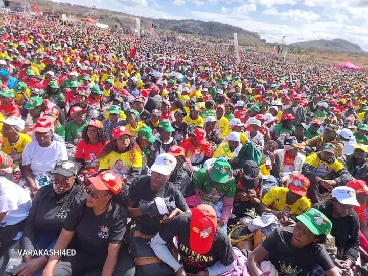 GwavengaJ's tweet photo. Red, yellow, black, white and green ndozvikuonekwa even the drone cld not count "the voice of the people is the voice of God" #EDHasmyVote
#votED
#EDforpeacifulpolls https://t.co/USpHR3YlwP