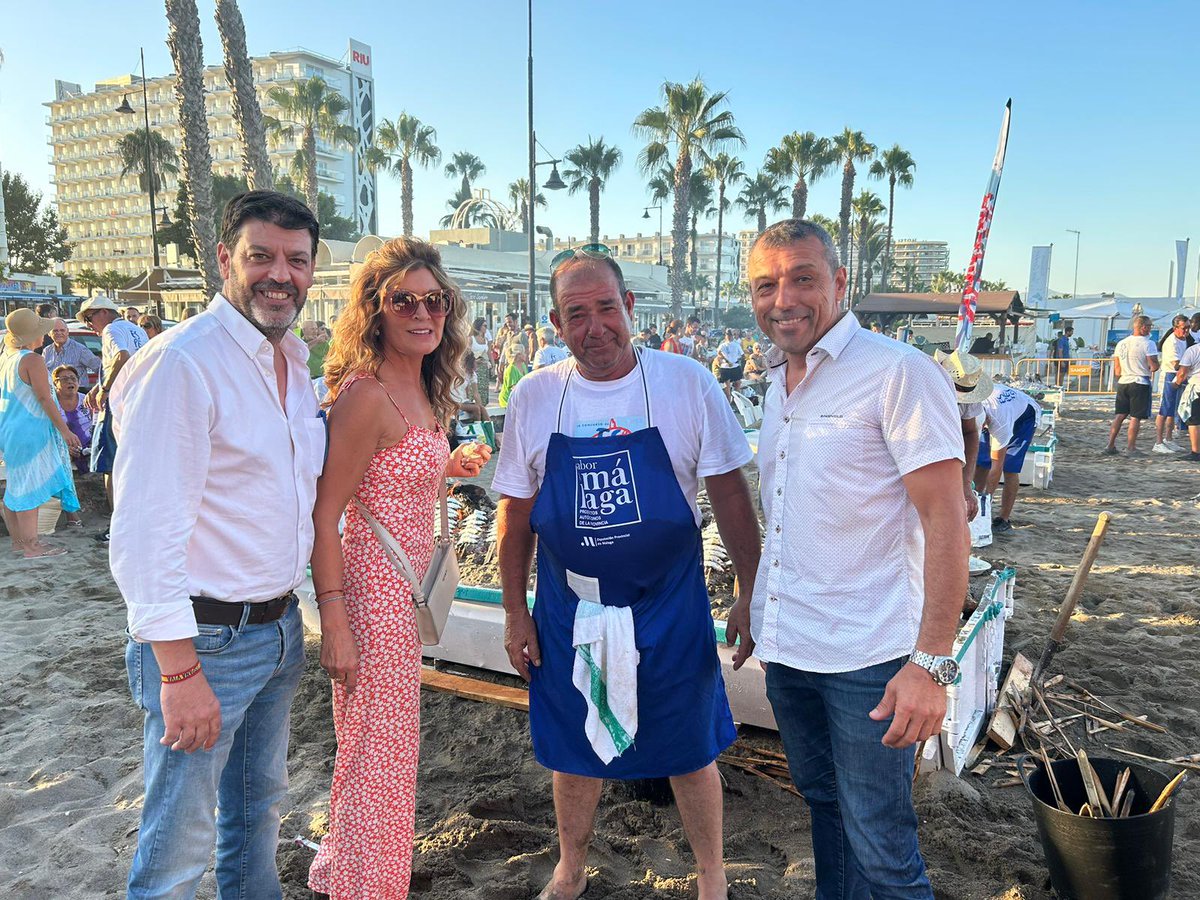 Parte del equipo de VOX Torremolinos ha asistido a la celebración de la IX edición del Concurso de Espetos de la Costa del Sol organizado por el Círculo de Empresarios de Torremolinos.