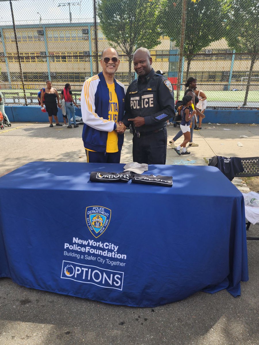 NYPDSchools's tweet photo. SSD @Options_nyc enjoying the Summer Youth Explosion in Harlem with some of our best company! 
@NYPDChiefOfDept 
@DOEChancellor https://t.co/0wbJAW38wW