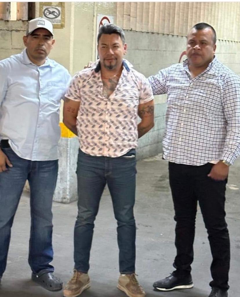 azucenau's tweet photo. Es detenido Fernando Medina el agresor del joven Santiago quien fue golpeado brutalmente por este sujeto mientras trabajaba en el Subway de San Luis Potosí. La información fue confirmada pro el Gobernador Ricardo Gallardo https://t.co/RIdnLjUjBw